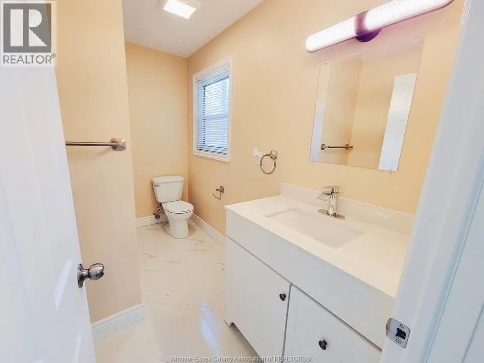 680 Caron AVENUE Unit# 1
