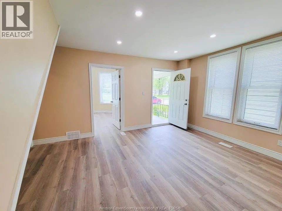 680 Caron AVENUE Unit# 1