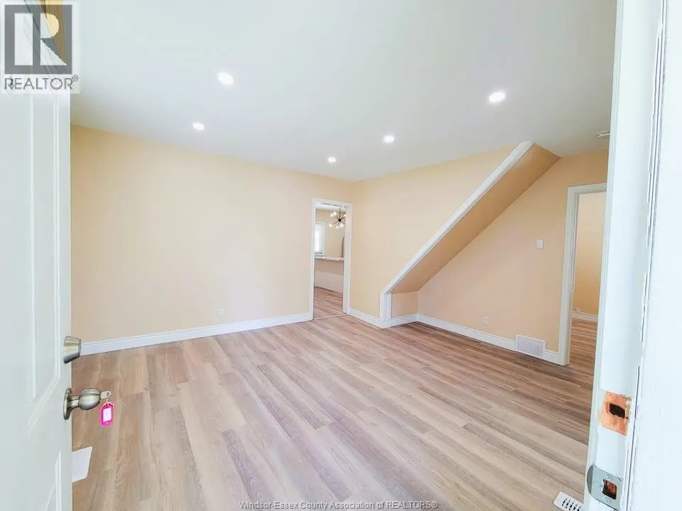 680 Caron AVENUE Unit# 1