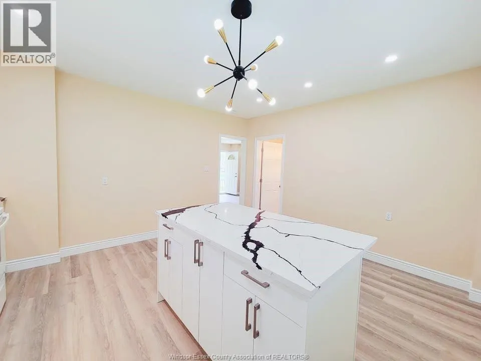 680 Caron AVENUE Unit# 1
