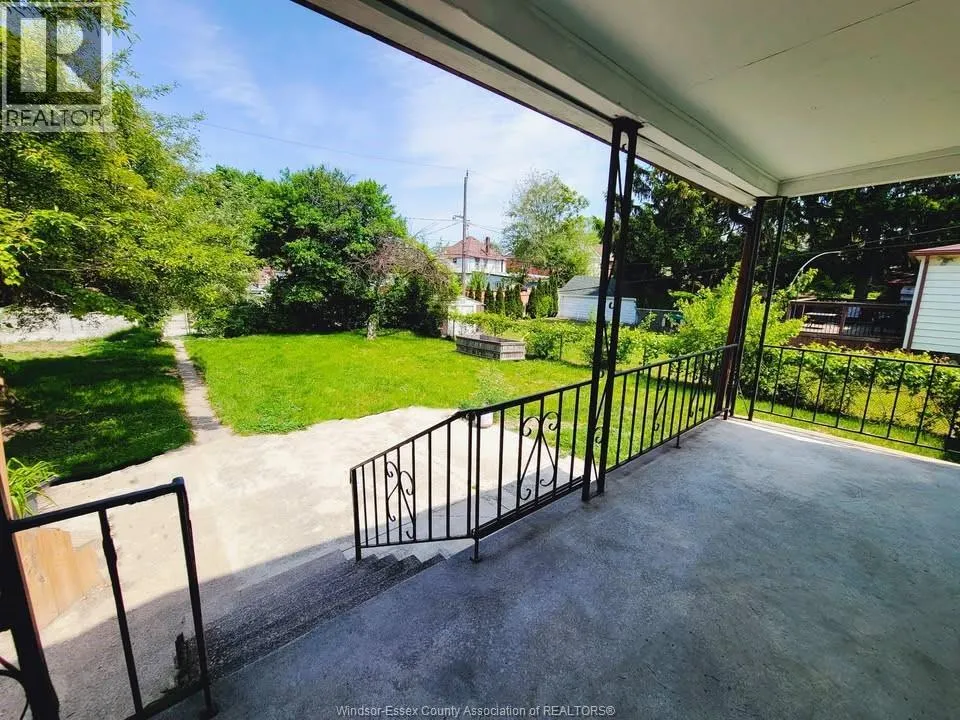 680 Caron AVENUE Unit# 1