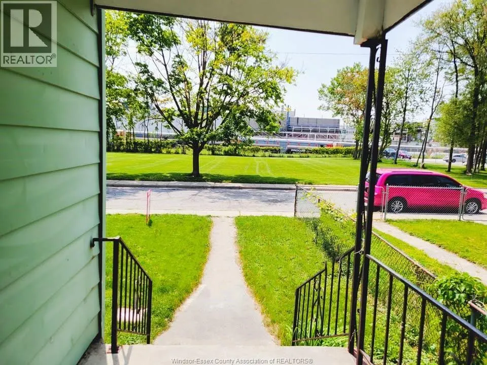 680 Caron AVENUE Unit# 1