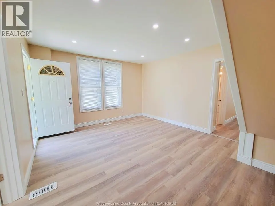 680 Caron AVENUE Unit# 1