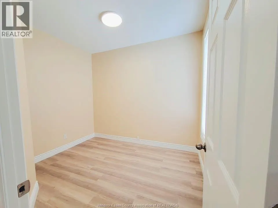 680 Caron AVENUE Unit# 1