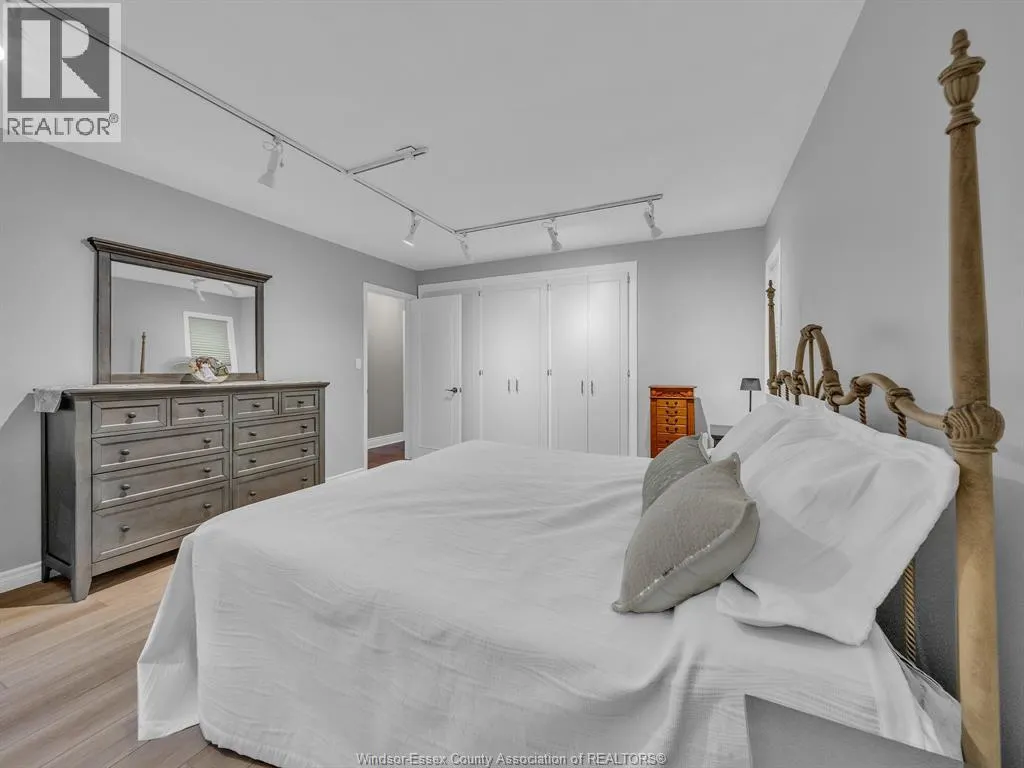 7 LONGBEACH DRIVE