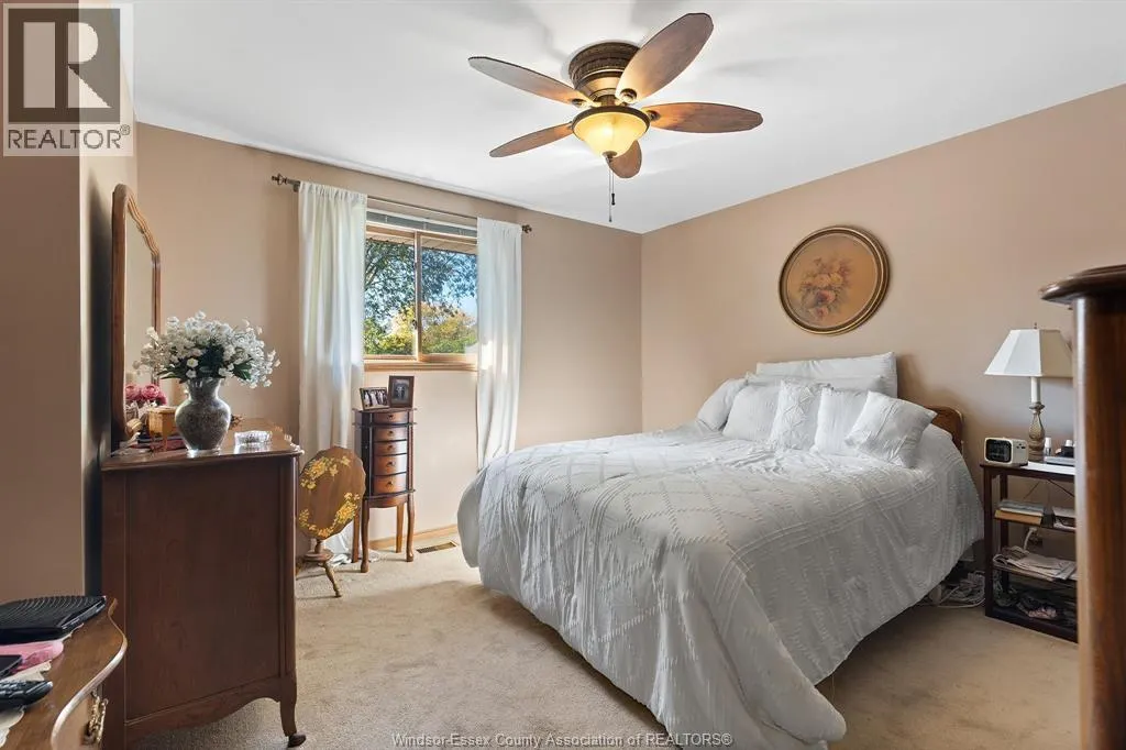453 AMBERLY CRESCENT
