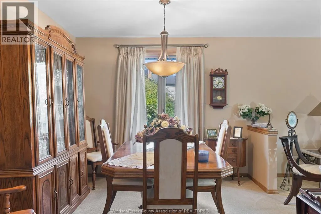 453 AMBERLY CRESCENT