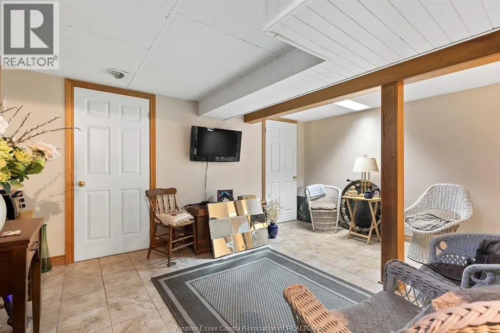 453 AMBERLY CRESCENT