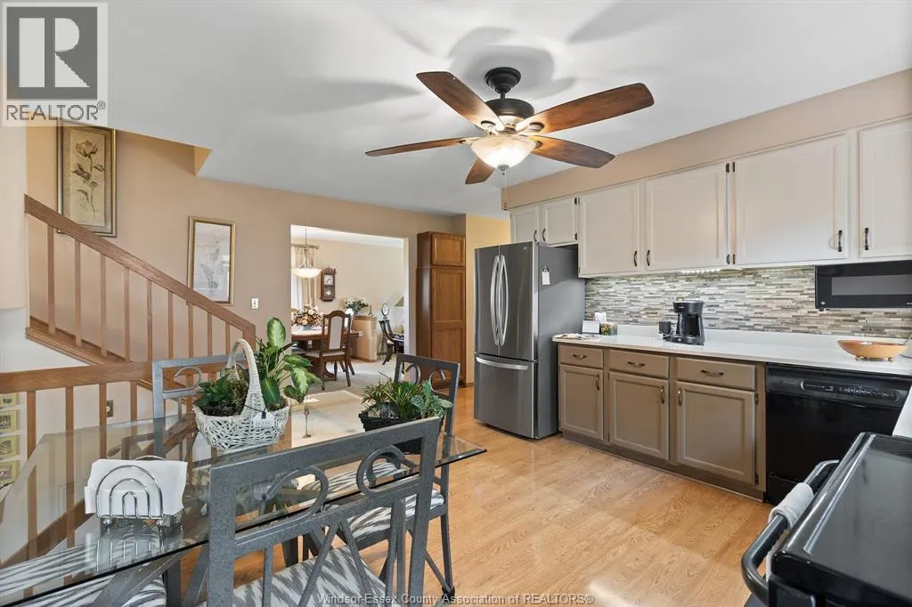 453 AMBERLY CRESCENT