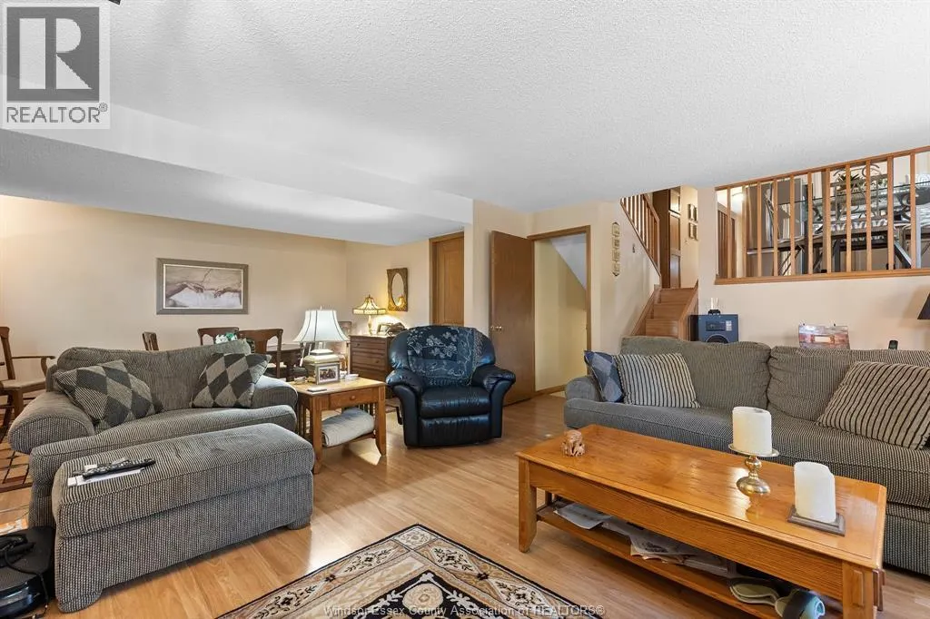 453 AMBERLY CRESCENT