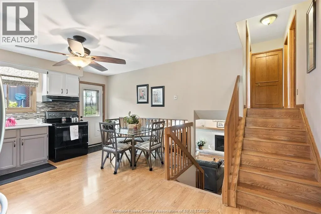 453 AMBERLY CRESCENT