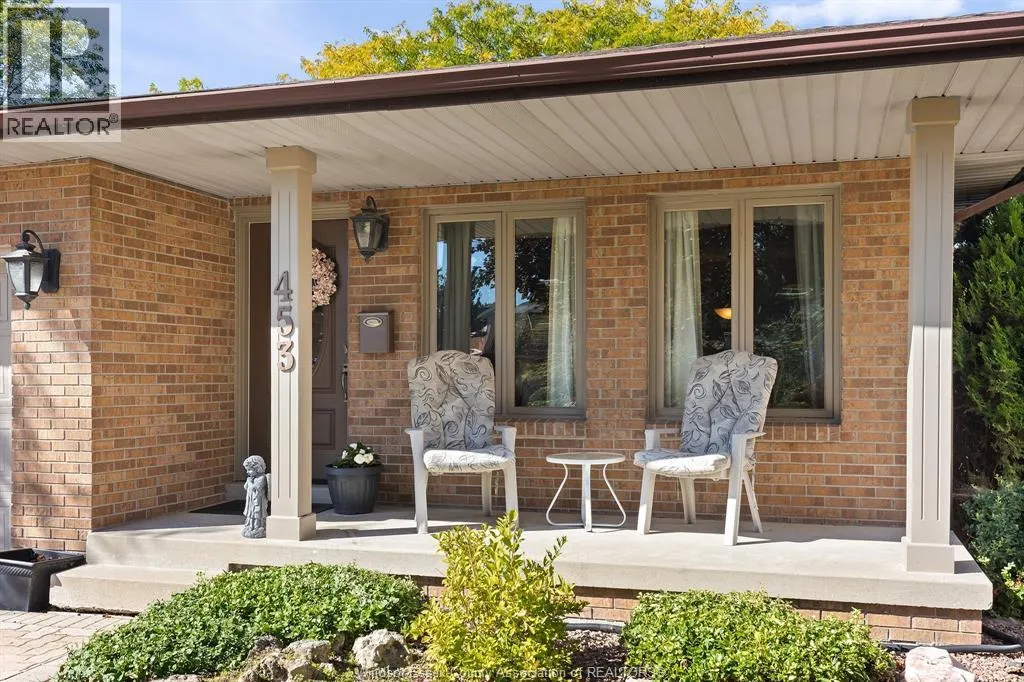 453 AMBERLY CRESCENT