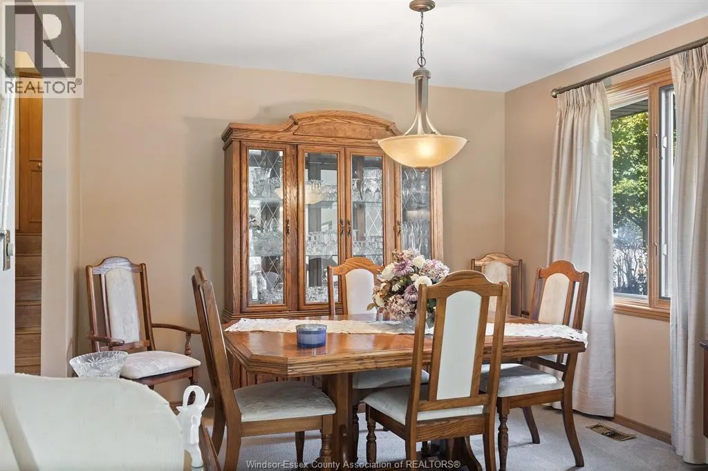 453 AMBERLY CRESCENT