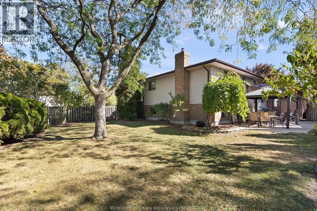 453 AMBERLY CRESCENT