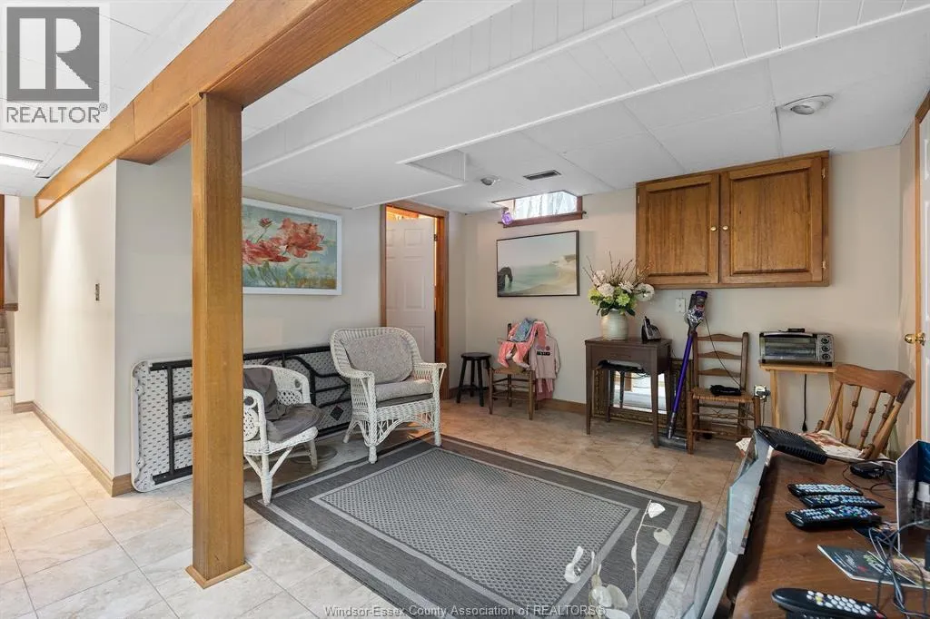 453 AMBERLY CRESCENT