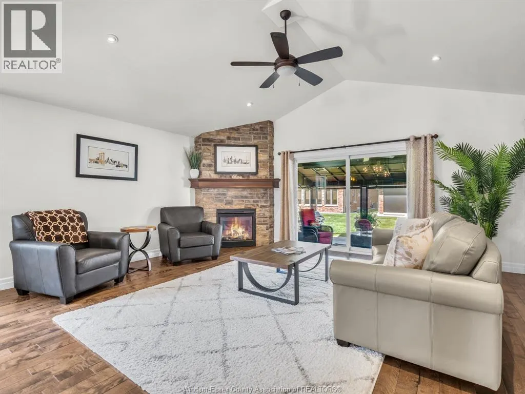 633 COMMISSO CRESCENT