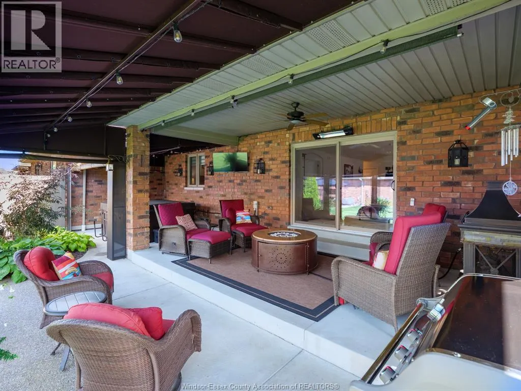 633 COMMISSO CRESCENT