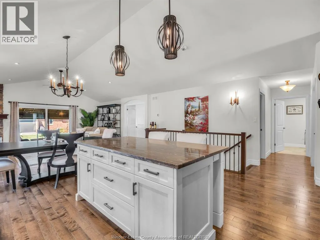 633 COMMISSO CRESCENT