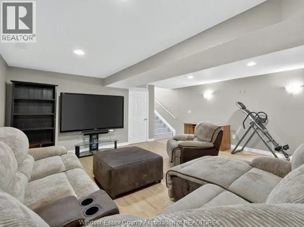4553 TUMBLEWEED CRESCENT