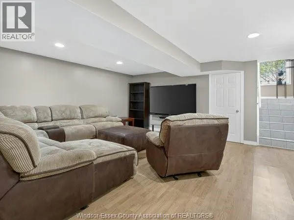 4553 TUMBLEWEED CRESCENT