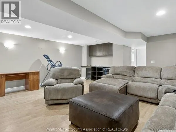 4553 TUMBLEWEED CRESCENT
