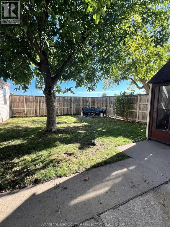 691 ELLIOTT STREET West Unit# MAIN FLOOR