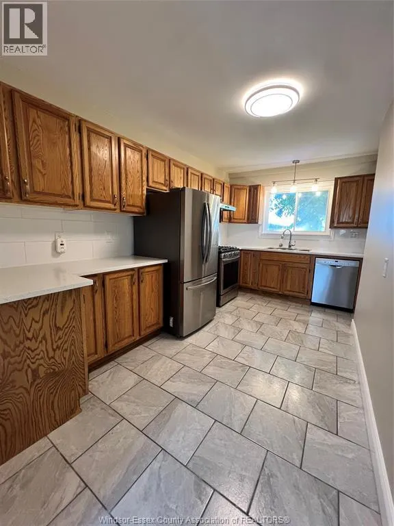 691 ELLIOTT STREET West Unit# MAIN FLOOR