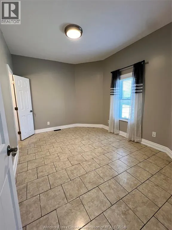 691 ELLIOTT STREET West Unit# MAIN FLOOR