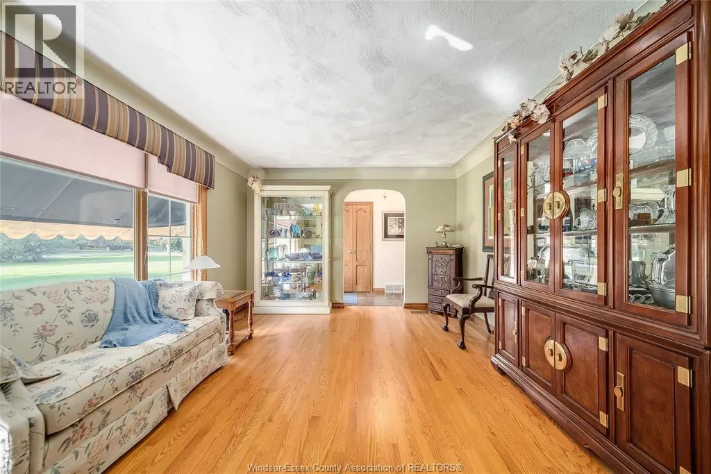 1506 WHITEWOOD