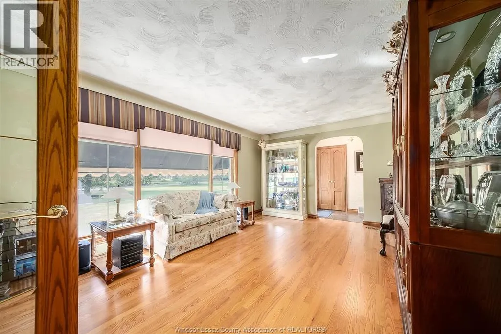 1506 WHITEWOOD