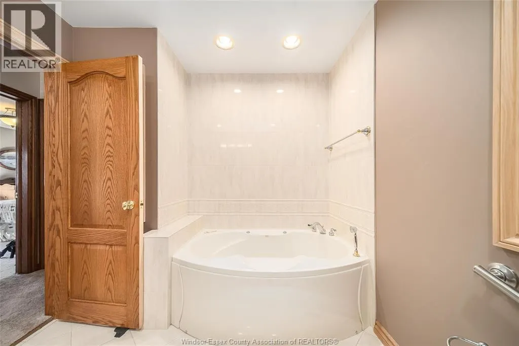 1506 WHITEWOOD