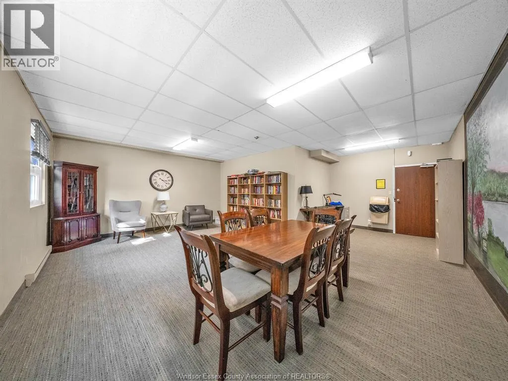 3936 WYANDOTTE STREET East Unit# 206