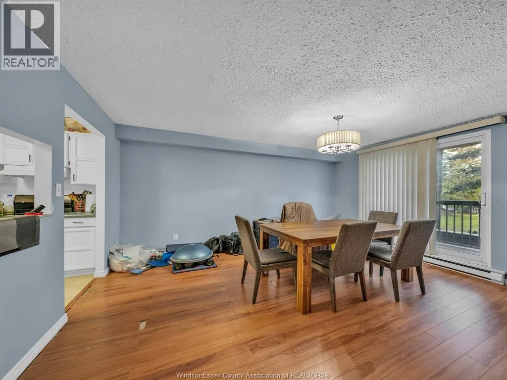 3936 WYANDOTTE STREET East Unit# 206