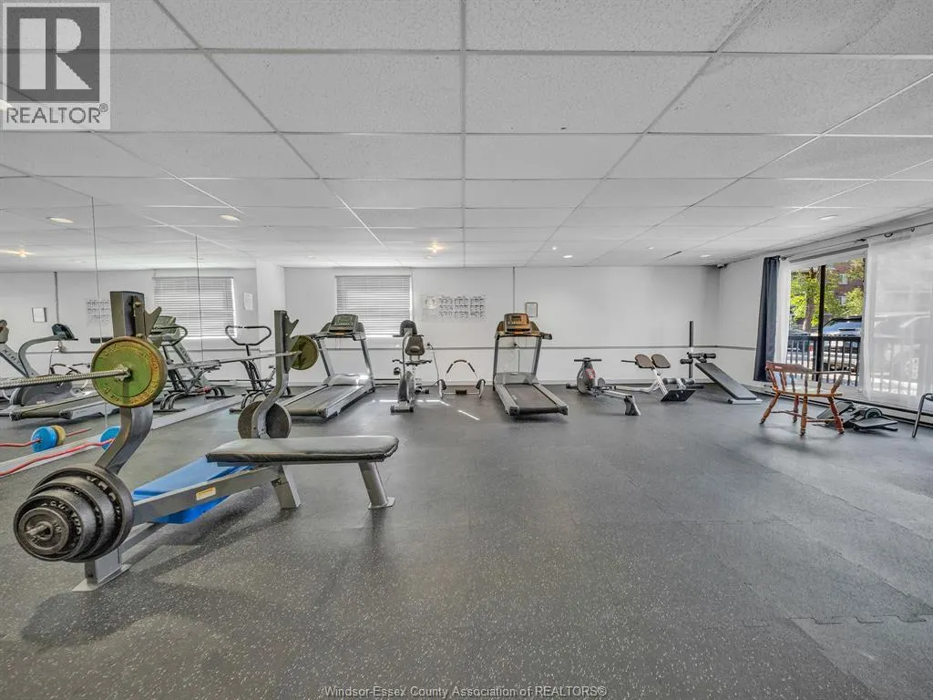 3936 WYANDOTTE STREET East Unit# 206