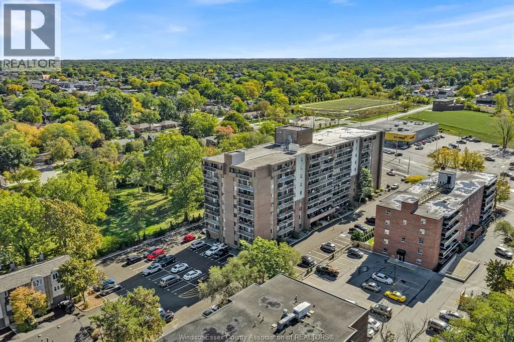3936 WYANDOTTE STREET East Unit# 206