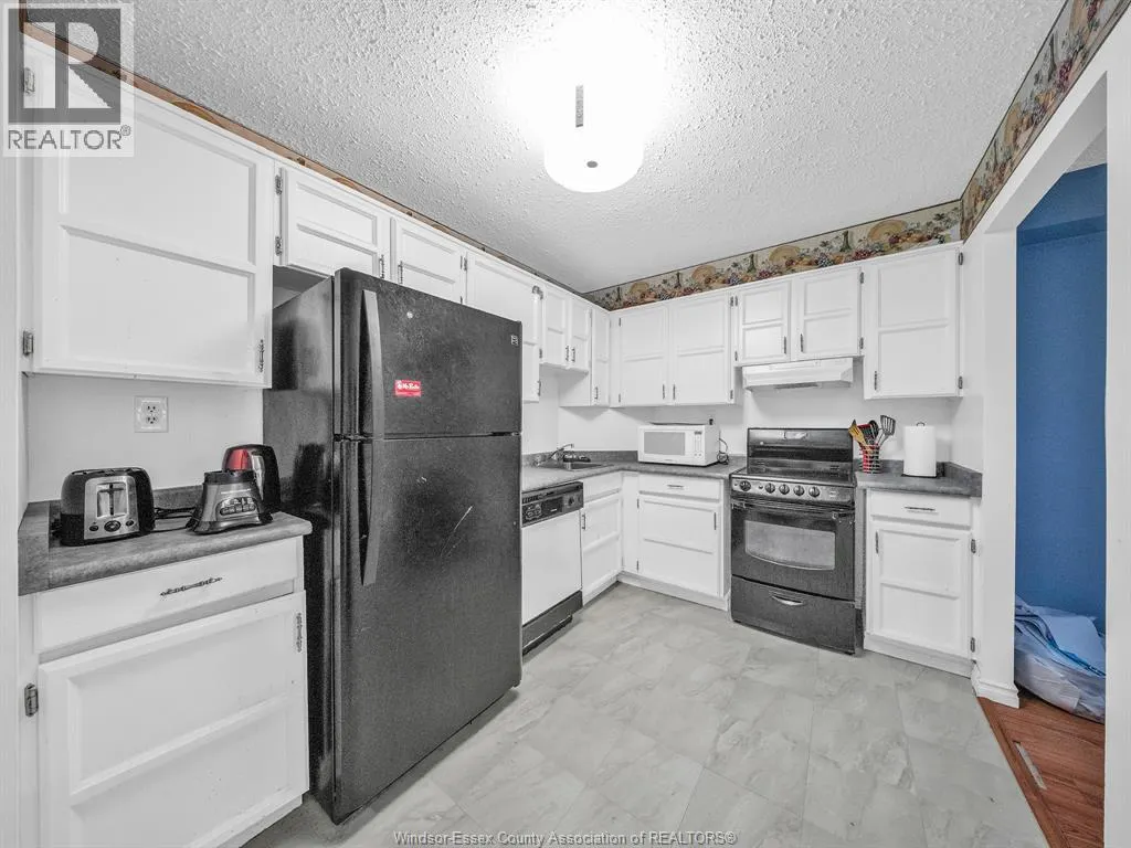 3936 WYANDOTTE STREET East Unit# 206