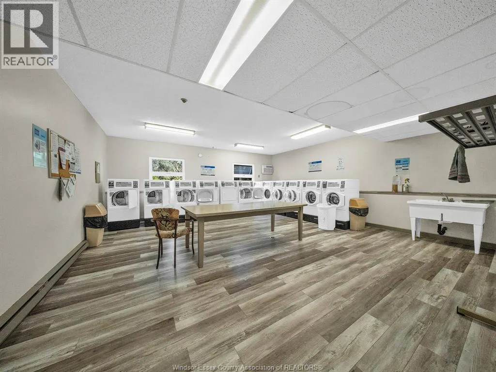 3936 WYANDOTTE STREET East Unit# 206