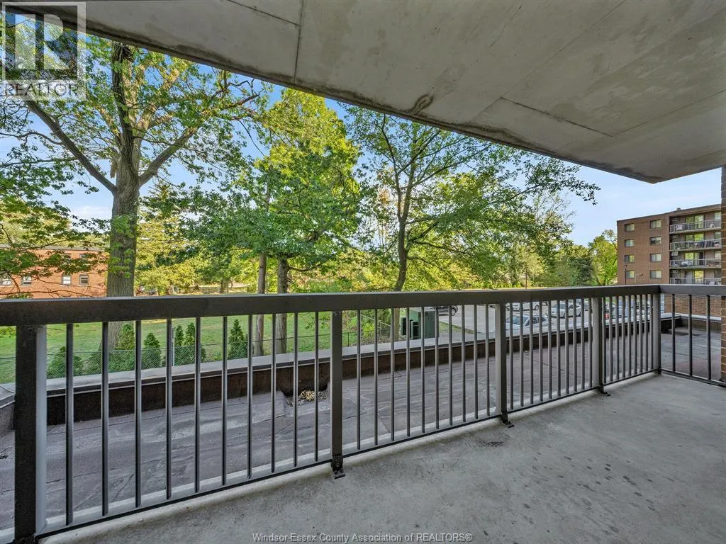 3936 WYANDOTTE STREET East Unit# 206