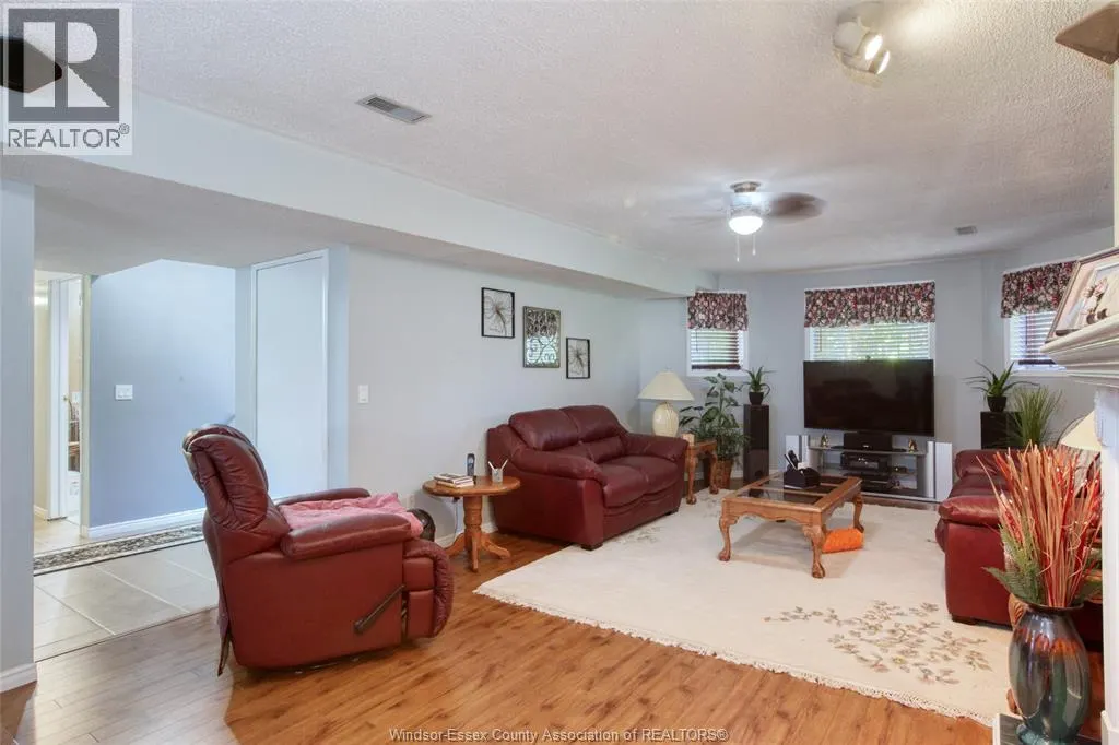 330 CEDAR RIDGE AVENUE