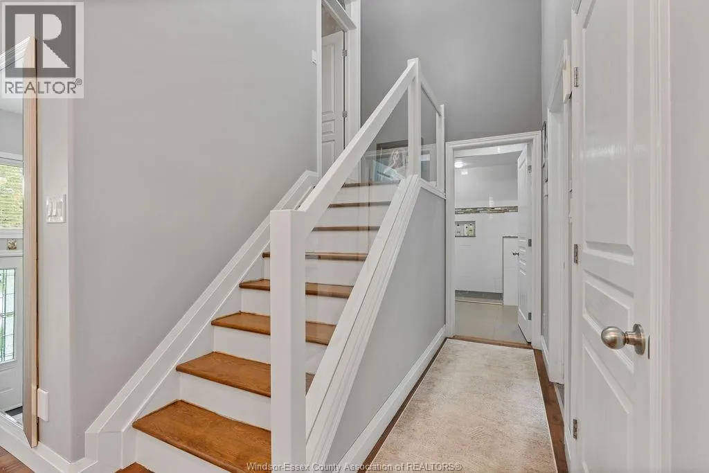 484 VANDERBILT CRESCENT