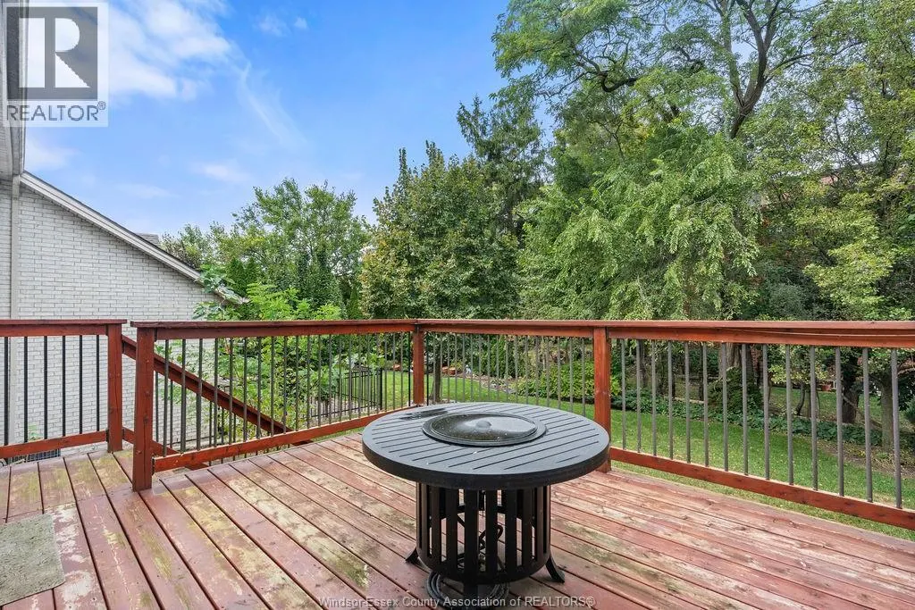 484 VANDERBILT CRESCENT