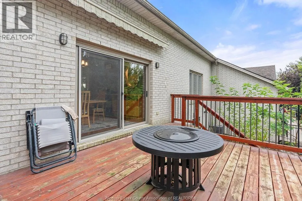 484 VANDERBILT CRESCENT