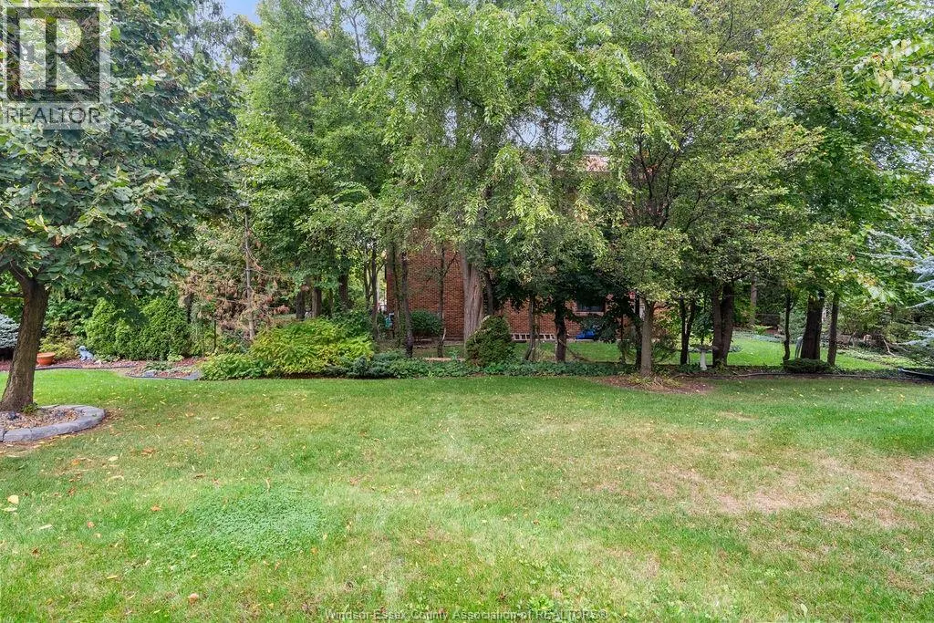 484 VANDERBILT CRESCENT