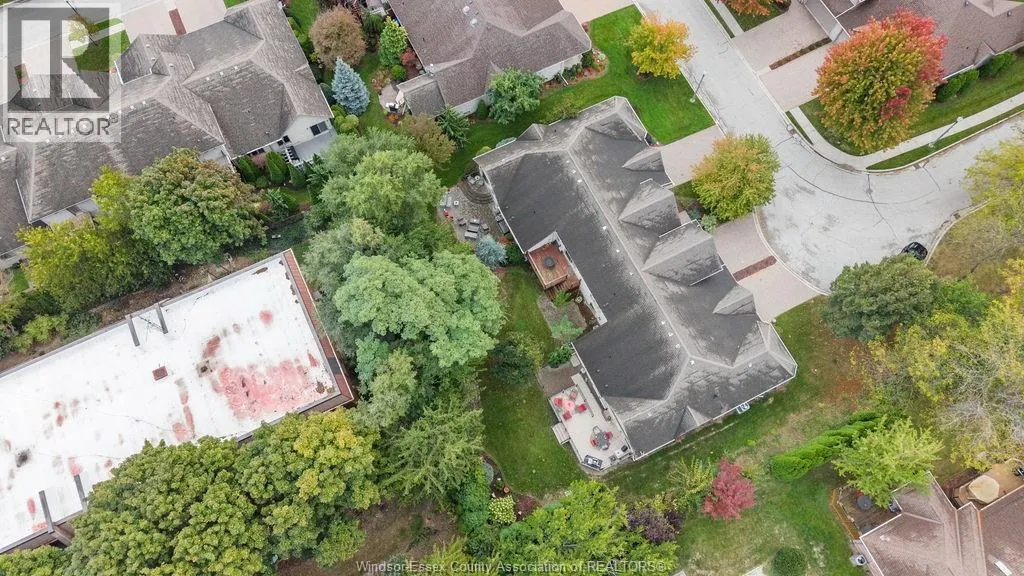 484 VANDERBILT CRESCENT
