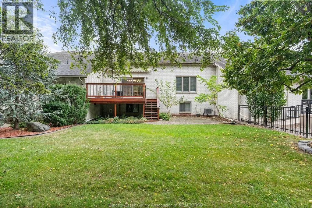 484 VANDERBILT CRESCENT