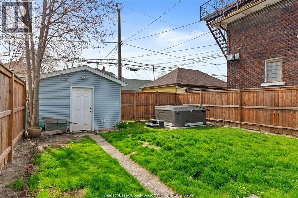 809 Gladstone