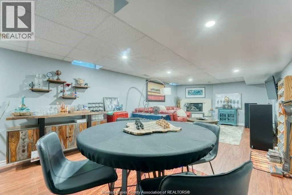 1727 Luxury AVENUE