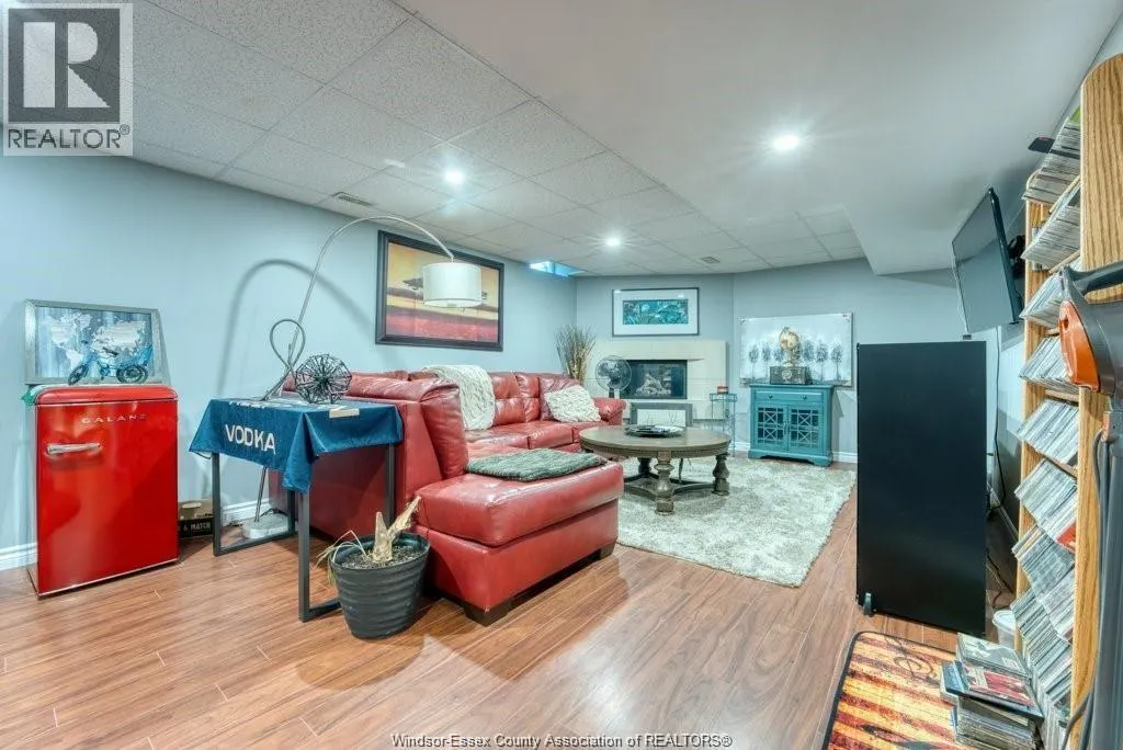 1727 Luxury AVENUE