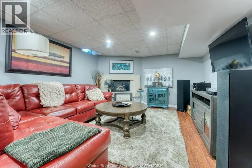 1727 Luxury AVENUE