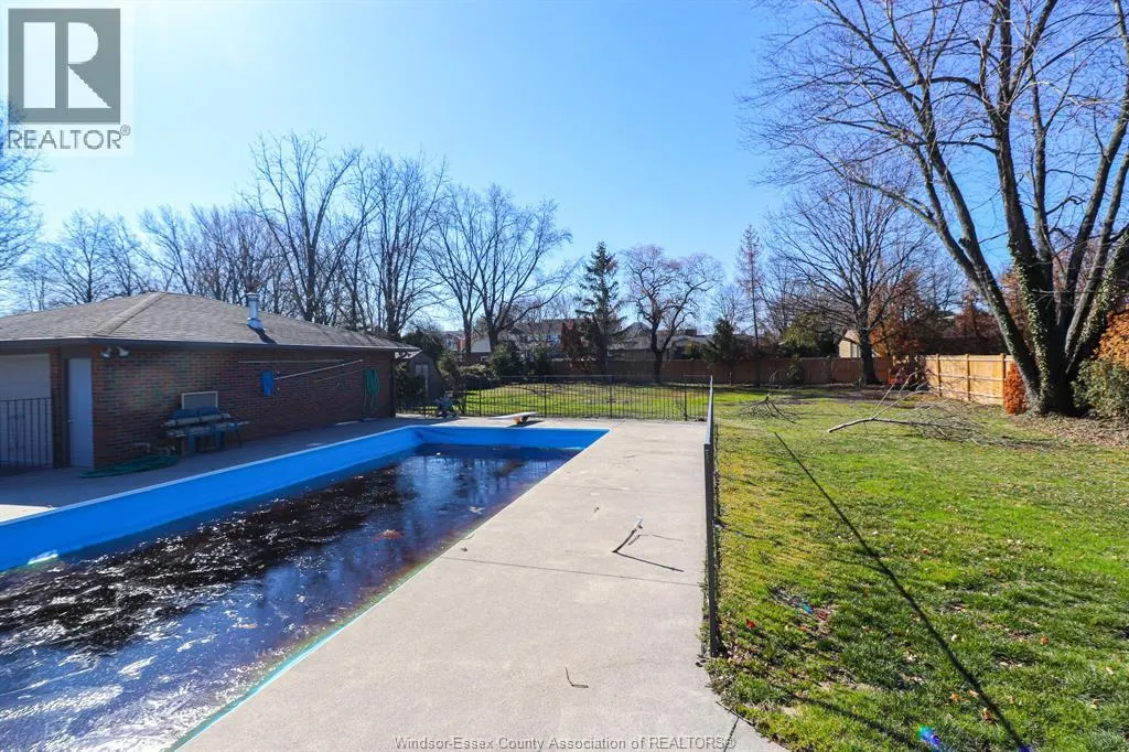 463 RUSSELL WOODS ROAD